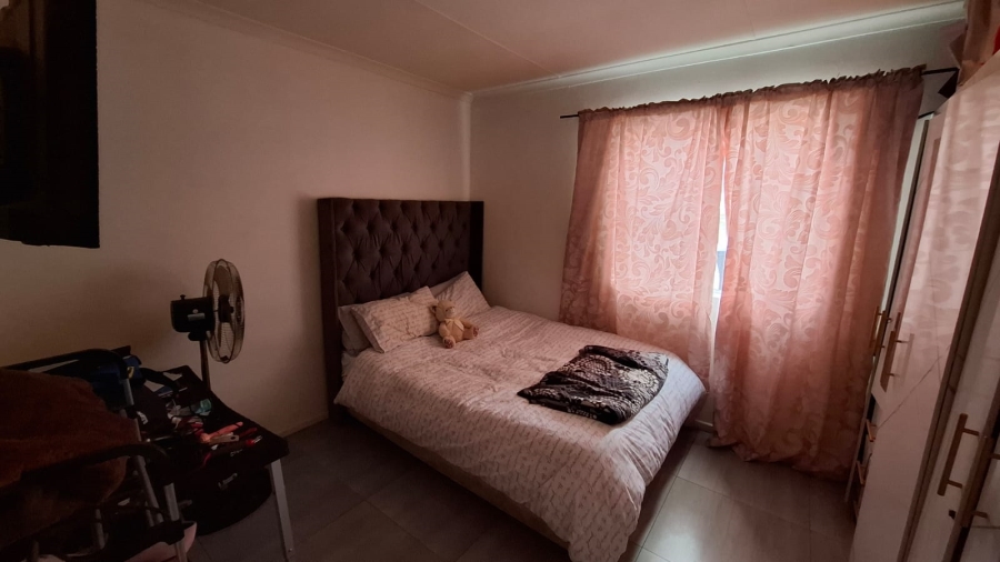 2 Bedroom Property for Sale in Lentegeur Western Cape